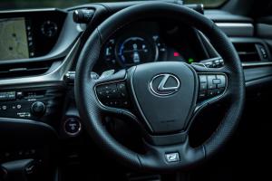 Lexus ES300h F-Sport 2018 года  (JP)